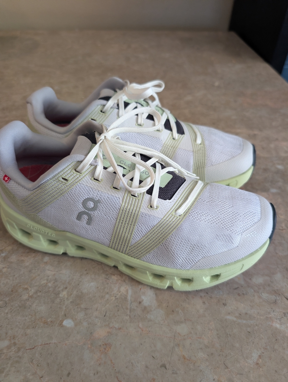 On Cloudgo Swiss ®Engineering Grey/Lime Running Cushioned Shoes Women's Size 8.5